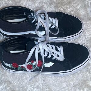 Vans Black suede red rose Floral Sneakers size men’s 6.5/ women 8